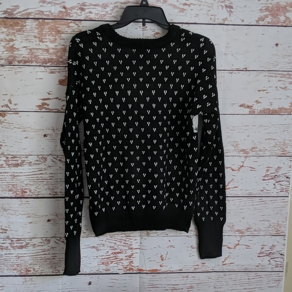 NWT SO Tribal Polar Bear Heart Sweater N11 - Picture 5 of 5